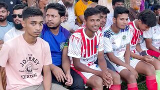 ফুটবল খেলায় দর্শকদের উপচেপড়া ভিড়।