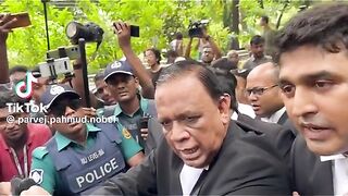 আইনজীবীদের সঙ্গে পুলিশের সংঘর্ষ