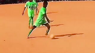 Can anyone tell which country the player is in?