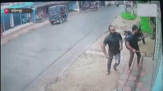 দোকান ভাঙচুরের সময় সেনাবাহিনীর হাতে ধরা