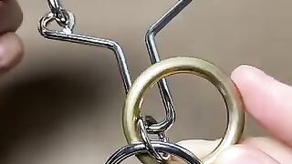 আপনি কি এই গোল্ডেন রিং টি খুলতে পারবেন