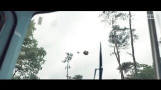 The tourist bus entered the ancient jungle and was accidentally attacked by giant frogs!