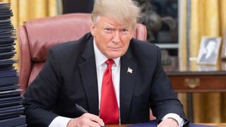 Sniper shot Trump gunman's weapon and delayed him