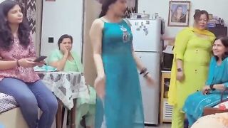 YeahBaby #haulehaule #dance #danceshorts #dancevideo #sangeetdance #punjabisong #yeahbaby #wedding