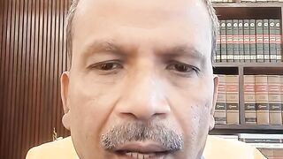 বিচারপতি পদত্যাগ করেছে