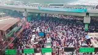 মুসলিম কখনো আল্লাহকে ভুলে যায় না।