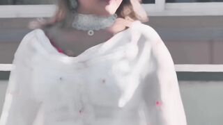 The girl is very cute????