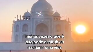 A boca fala do que tá cheio o coração