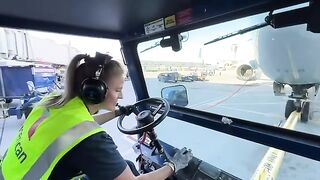 Boeing 737-800 Standard Pushback (Middle Gate) #aviation