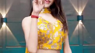 Tujhe chand ke bahane dekhun nritya performance