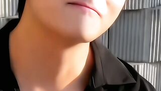 Kim Teahyung bby weach now don't miss guys