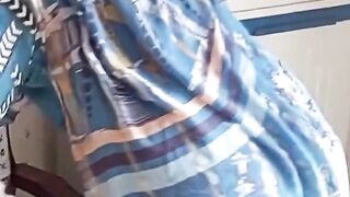 বৌদি কাজ করছে