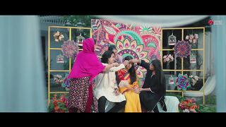 Lal_Shari___লাল_শাড়ী___Tanzil_Misbah___Shovon_Roy___Tanha_Islam_Biva___Bangla_Music_Video_2024(720p).