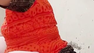 বৌদি কি করে দেখেন সবাই