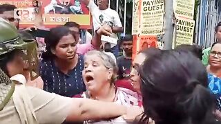 মমতা ব্যানার্জির পদত্যাগ