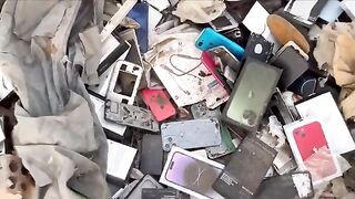 Lucky Day! Found many broken iPhones in the garbage dump! - Restoring iPhone 13 Pro Max 3