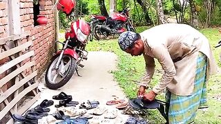 স্যান্ডেলে তালা লাগানো