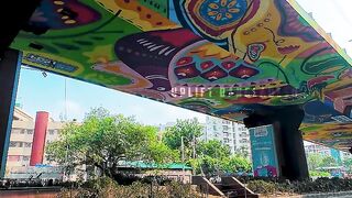 পোস্টার রুখে দিতে মহাখালী ফ্লাইওভারে