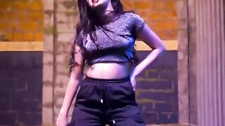 Dil_bada_beiman_song dance girl