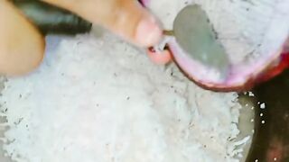 কিভাবে নারকেল কোড়াতে হয়