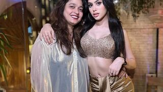 The_Beautiful_indian_model_ziya_mirror_moment_funny_moment