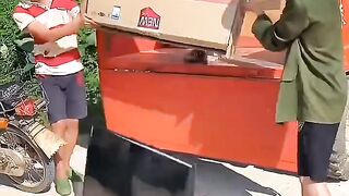 TV deliver funy