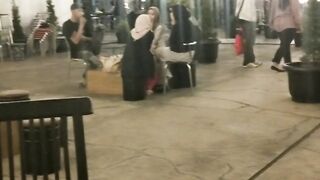 Liat Orang Lain Ada Temennya