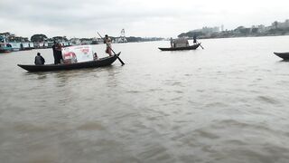 শীতলক্ষা নদীর বুকে নৌকা ভবন