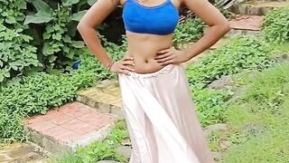 Saree dance