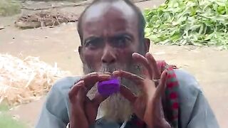 মুরুব্বি বুঝতে পারে নাই এটা কি????????