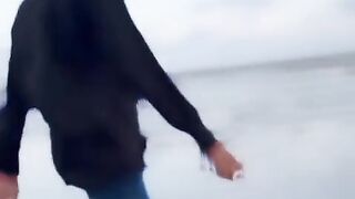 শেয়ার করে দেয়