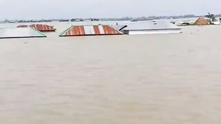 সব বাড়িঘর কিভাবে তলিয়ে গেছে বন্যায়