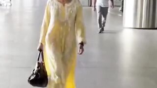 Shamita Shetty looks Beautiful In A Traditional Outfit Spotted At Airport #shamitashetty #shorts #viral #youtubeshorts #trending #shortvideo #ytshorts