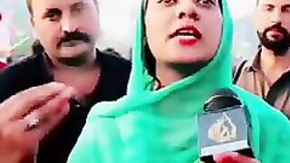 Imran khan support girl says about pathaans