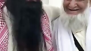 Beautiful naat by Molana sab gali hondi madinay dee