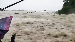 ডুবছে বাংলাদেশের মানুষ,