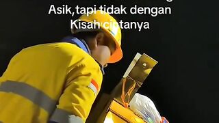 Dunia percintaan ambrukkk