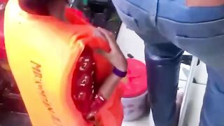 কোটা আন্দোলনের টাকা নিতে শেয়ার করুন