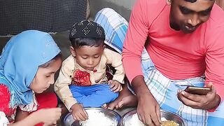 ভাত খাওয়ানিয়া ডিম কি বাজে কলা খাইতেছে
