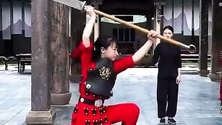 武侠风范，小女孩练习大刀，英姿飒爽！#HuangyanMartialArts_#kungfu_#martialarts__#China_#fujian(480p). Upload