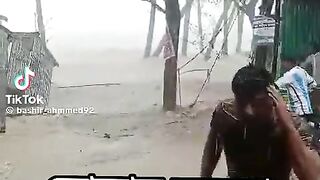 বন্যার ধ্বংসের রূপ