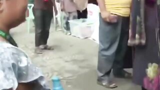 Little sister Help folding people