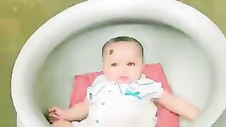 কত সুন্দর ফুটফুটে শিশু বাচ্চাটি বন্যার