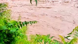 পাহাড়ি ঢ্ল যে ভাবে আসে