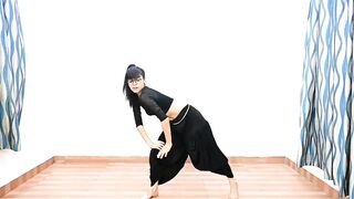 Indian Girl Yukta Dance 18