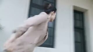 Kung Fu girl descends from the sky and defeats Japanese master with her unparalleled Kung Fu