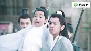 A kid thrown into the enemy camp turns out to be a top kung fu expert,defeating 10 enemies at once.