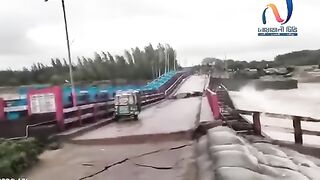 যেভাবে মুহুর্তেই ভেঙে গেল মুছাপুর সুইজ গেইট!