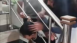 ছেলেটির মাথায় গিলের সাথে আটকে গেল তারপর যা ঘটলো