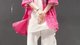 Dancing can forget worries and be happy forever，hiphop dance Alexander